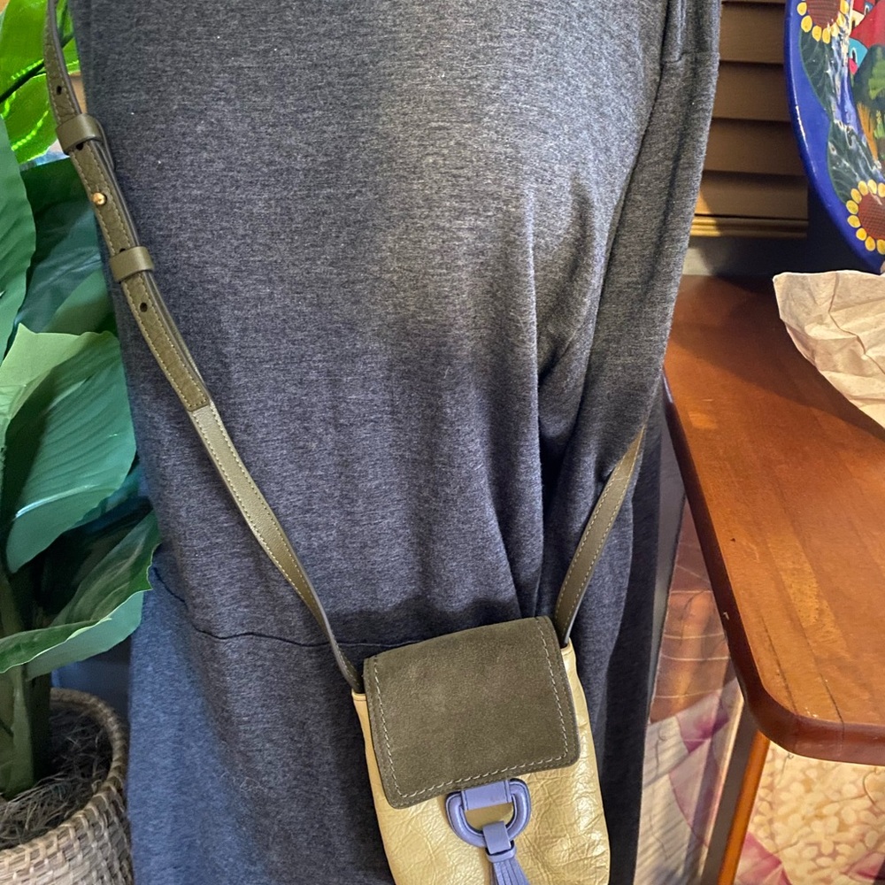 Fossil Stylish Olive and Cream Crossbody Bag